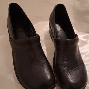 Born Toby Black Leather Slip-On Clogs